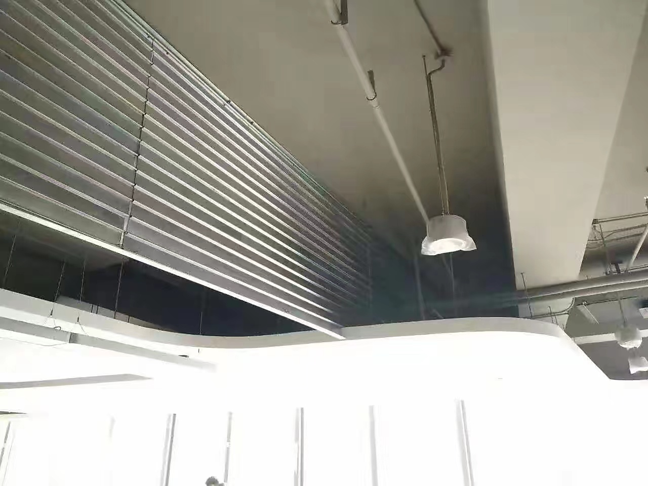 擋煙垂壁有幾種材質(zhì)？各自的特點(diǎn)是什么？(圖8)